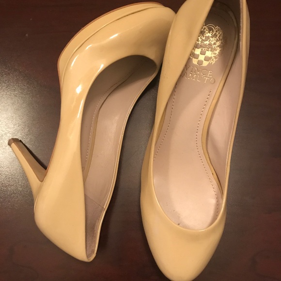 EUC Vince camuto Nude pumps - Picture 2 of 4